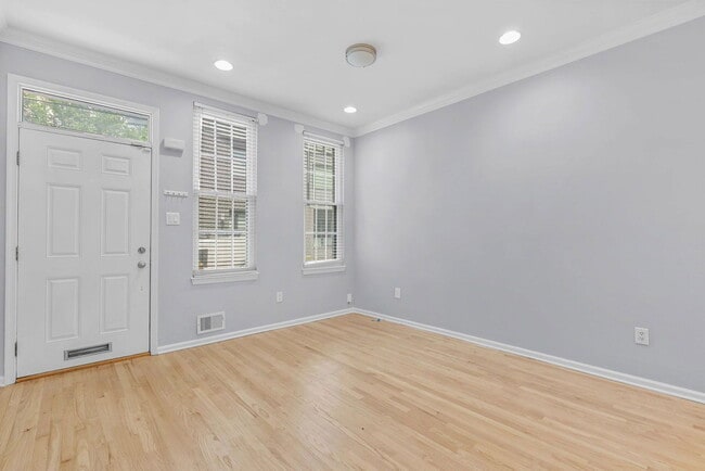 Building Photo - 813 N Lawrence St