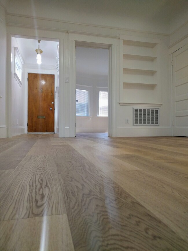 Building Photo - 678 Aileen St