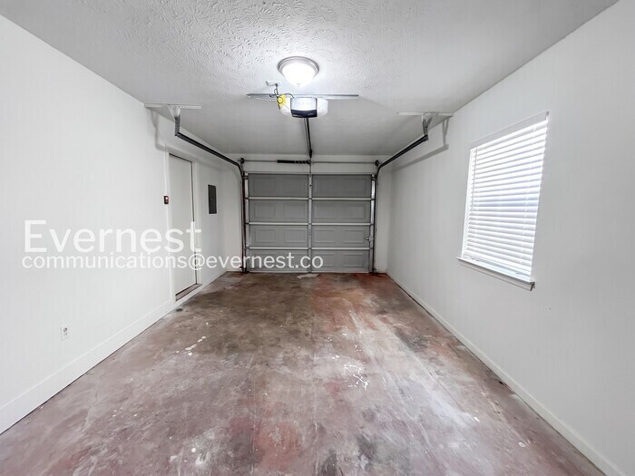 Building Photo - 5044 Donnell Way
