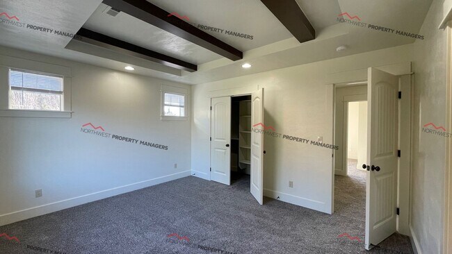 Building Photo - r223a