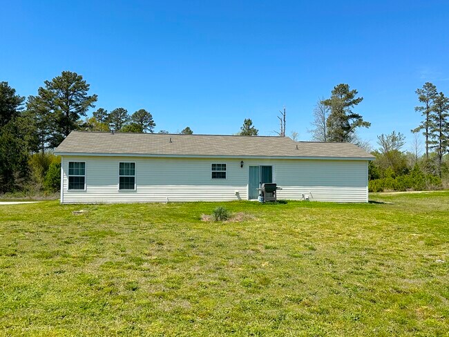 Building Photo - 10 Chaney Lane