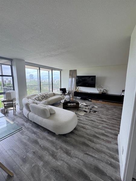 Building Photo - 20335 W Country Club Dr