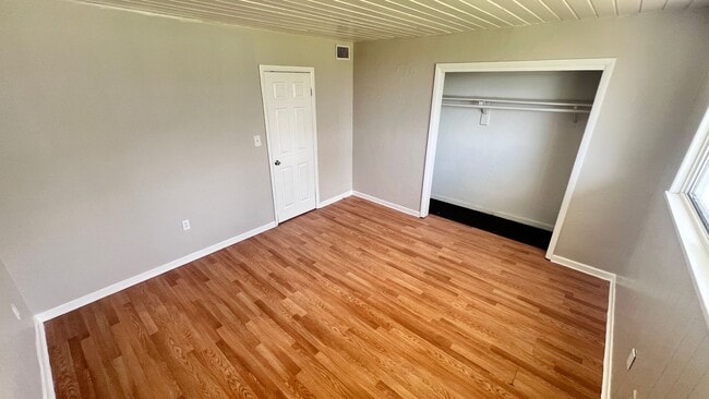 Building Photo - "Second Month of Rent FREE" Charming 2 Bed...