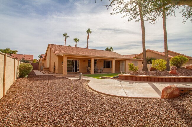 Building Photo - Great Sun Lakes Iron Oaks Location! 55+ co...