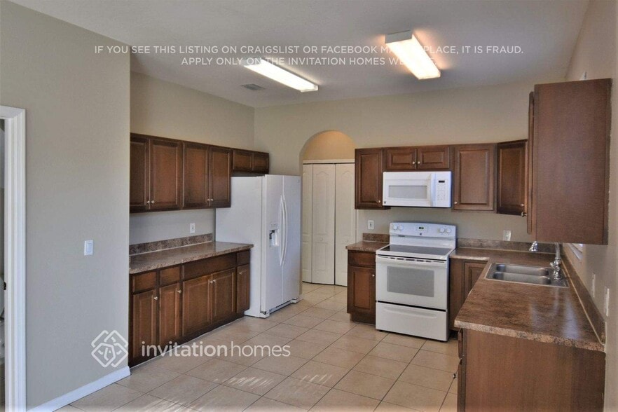 Building Photo - 9712 Laurel Ledge Dr