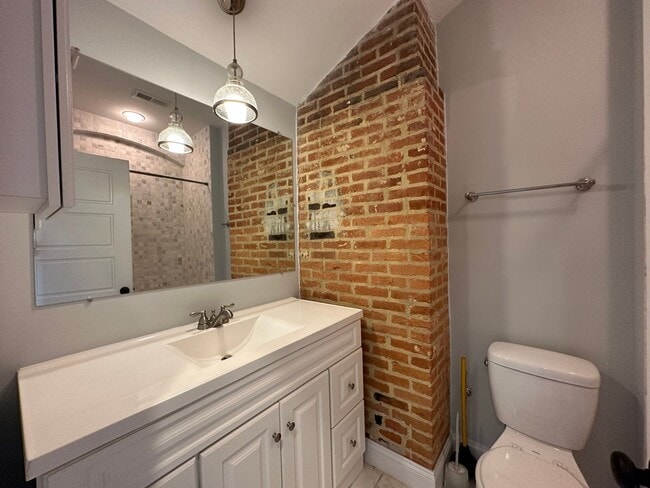Building Photo - Charming 3 Bedroom/2.5 Bathroom Townhome in Fells Point, Baltimore, MD!