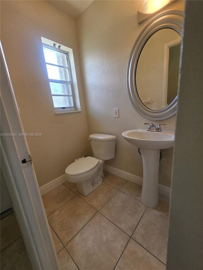 Building Photo - 6709 N Kendall Dr