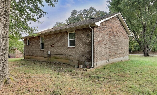 Building Photo - 1040 Britton Springs Rd