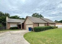 Building Photo - Gorgeous 3 bedroom 2.5 bathroom Duplex home!
