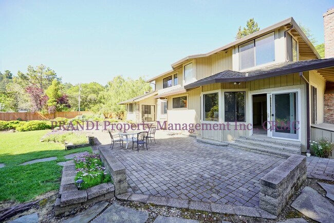 Building Photo - Spacious Glenwood Oasis with Acre of Land!