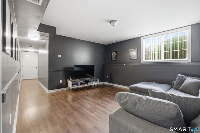 Building Photo - 305 Sylvan St