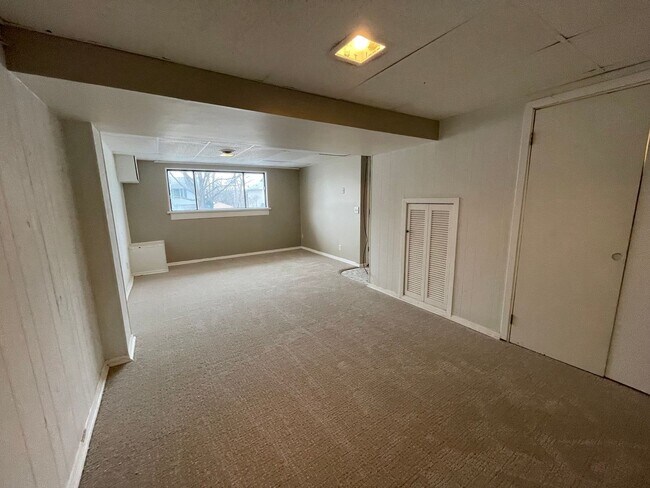 Building Photo - 16110 Hickory St