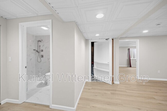 Building Photo - 105 Forest Oaks Dr