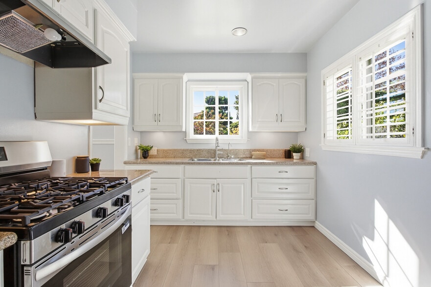 Building Photo - 4132 Beethoven St