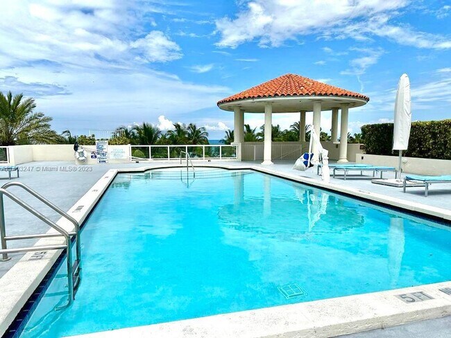 Building Photo - 7330 Ocean Terrace