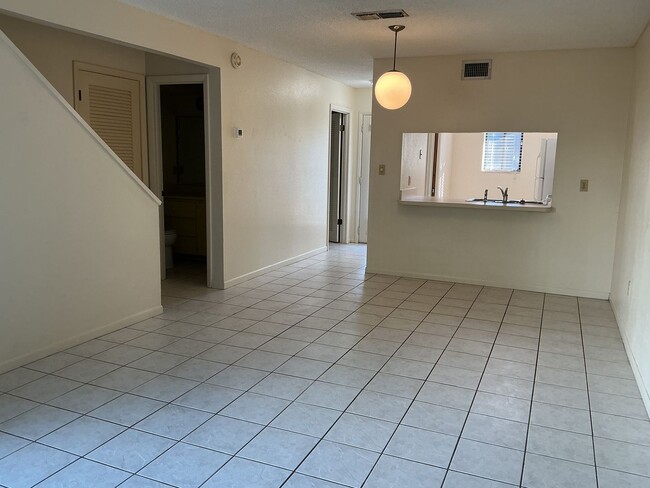 Building Photo - 411 E Park St