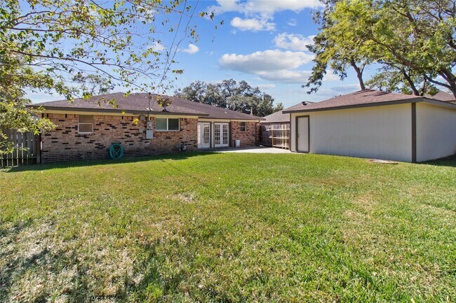Building Photo - 5818 Silver Frst Dr