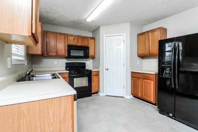 Building Photo - 168 Springbottom Dr SE