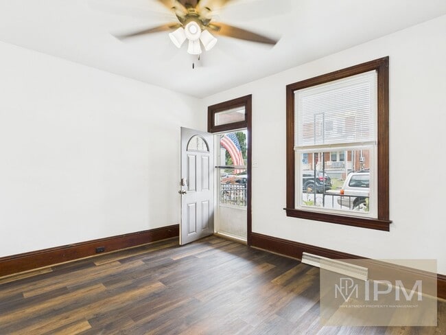 Building Photo - 1/2 OFF 1st Months' Rent! Available Now! 3...