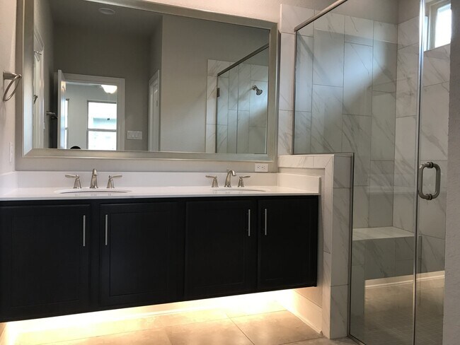Building Photo - BEAUTIFUL HOME IN TERAVISTA
