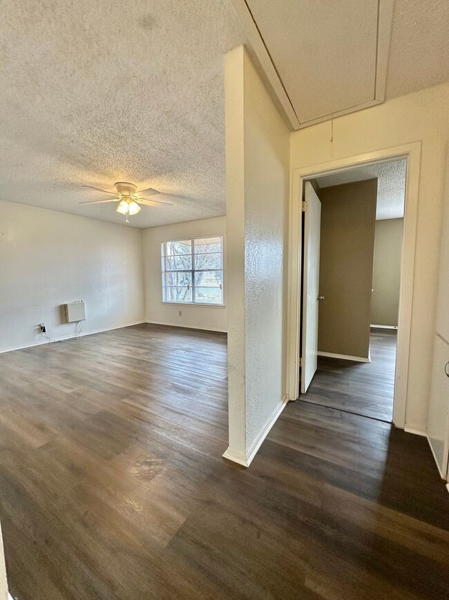 Building Photo - Now Available - 2-Bed 2-Bath Duplex in Gre...