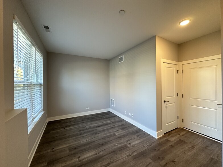 Building Photo - 615 Broadway St