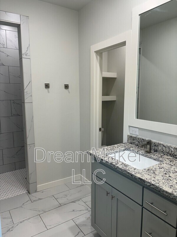 Building Photo - 1016 Varenna Ln