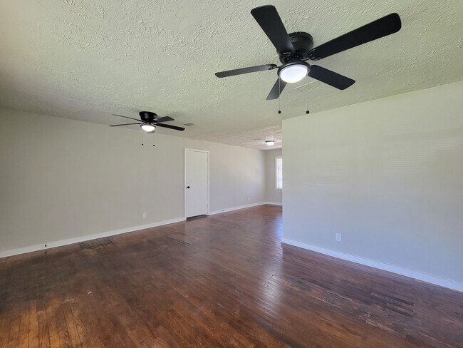 Building Photo - 5815 Southseas St