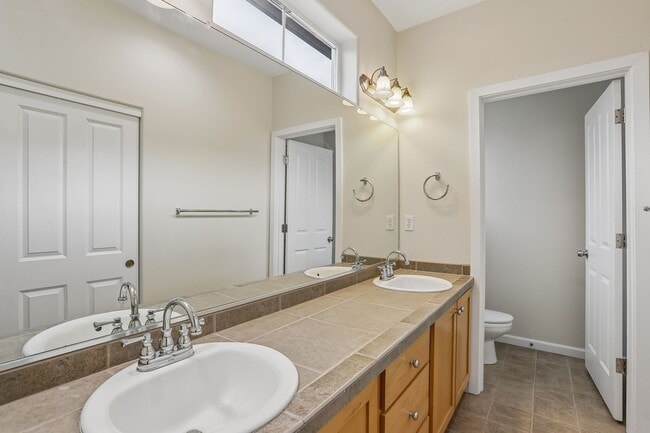 Building Photo - Dual-Suite 2BR/2.5BA Townhome-Style Condo — Gas Fireplace, Balcony & Attached Garage | Heron Cree...