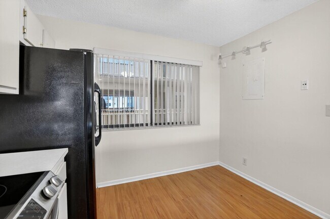 Building Photo - 8030 Hampton Blvd
