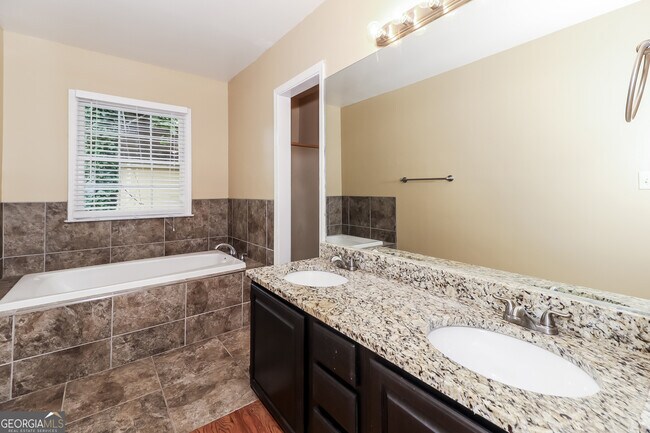 Building Photo - 3414 Velvet Creek Dr SW