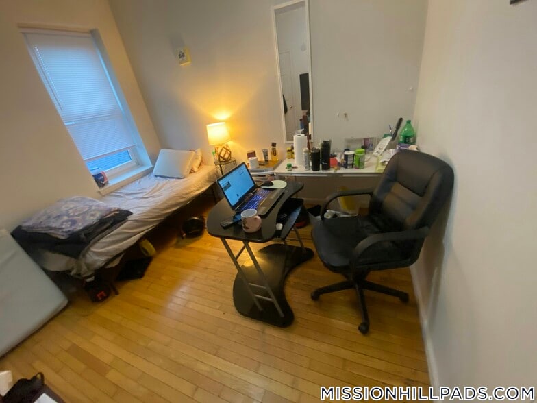 Building Photo - 1460 Tremont St