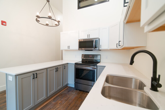 Kitchen Prep, Lighting, Hallway - 123 N 4th St