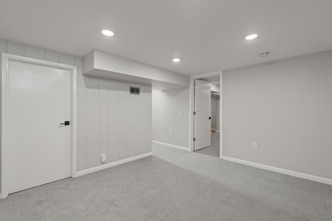 Building Photo - 815 N Roosevelt Ave