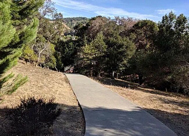 Building Photo - 1012 Trailside Dr