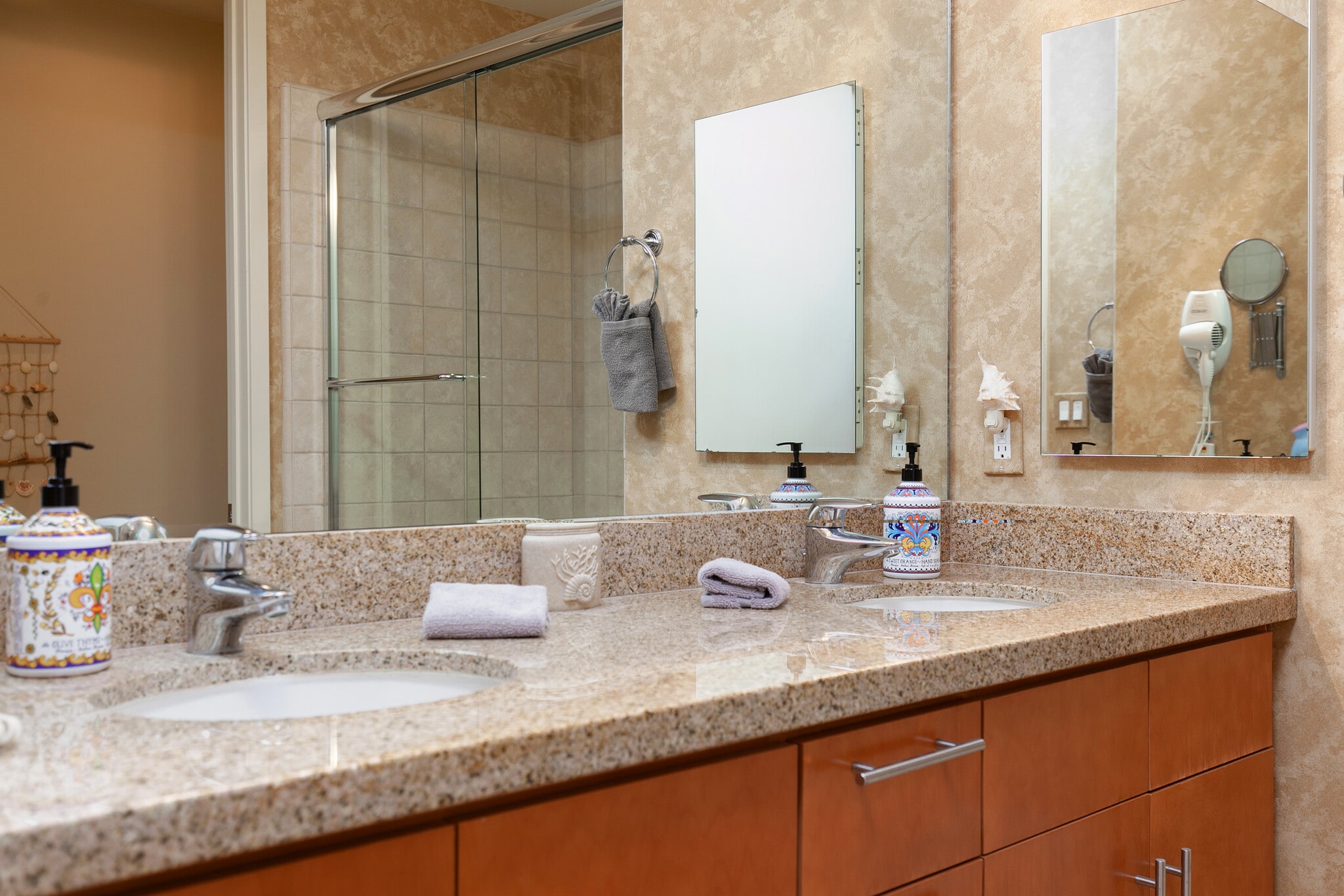 Building Photo - 1050 Island Ave