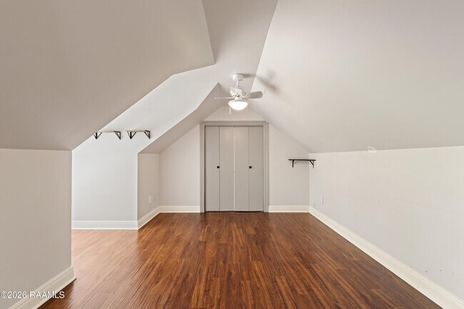 Building Photo - 300 Oak Hollow Dr