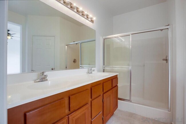 Building Photo - 634 Sumner Way