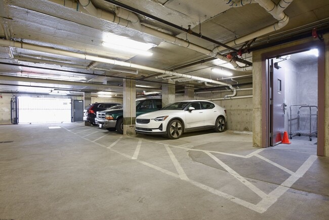 Building Photo - North Capital Hill owner offering move in special