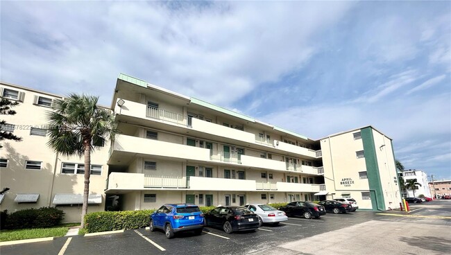 Building Photo - 1333 E Hallandale Beach Blvd