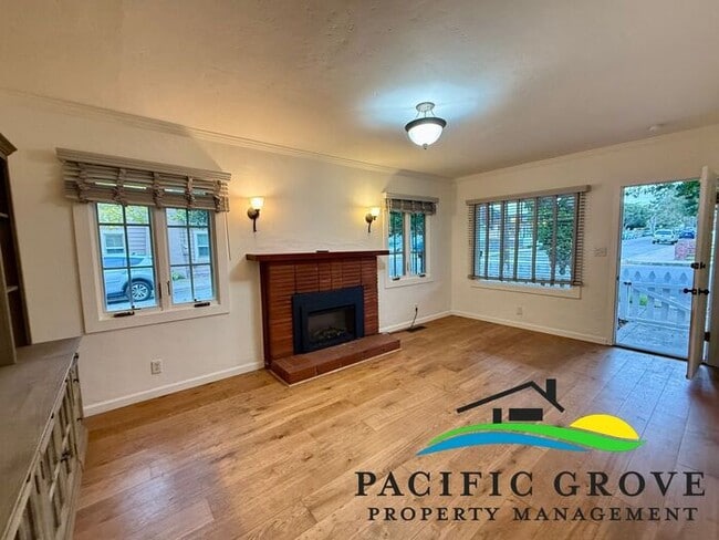 Building Photo - Pacific Grove 2-bedroom , 2 bath. Prime Walk to Town Location!