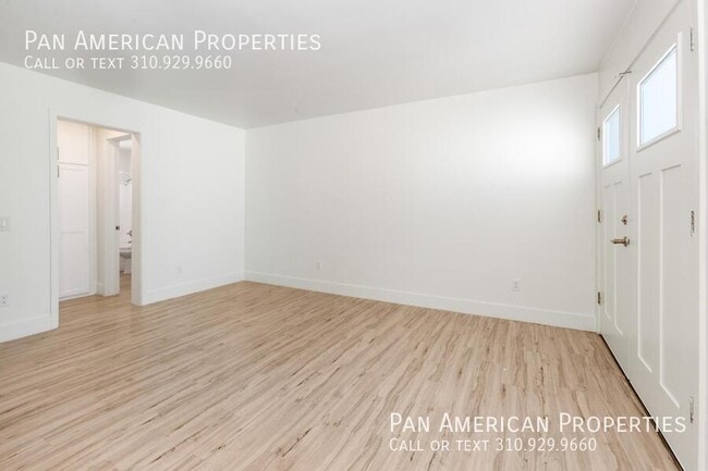 Building Photo - 5136 E Livingston Dr