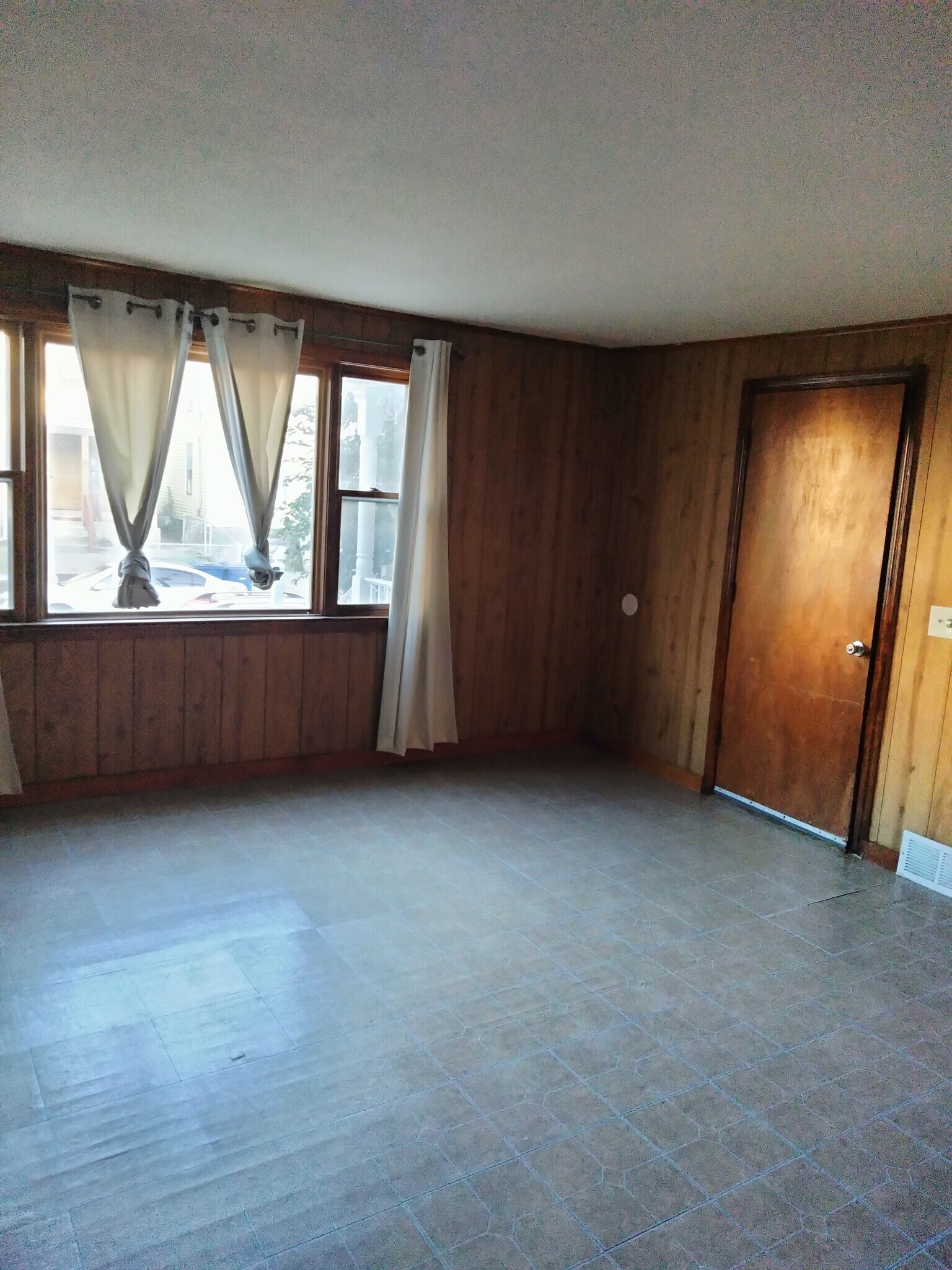 Building Photo - 39 Ives Ct