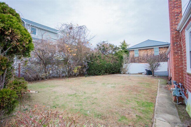 Building Photo - 76 Clayton Ave