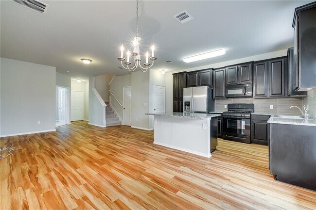 Building Photo - 413 N Heatherwilde Blvd