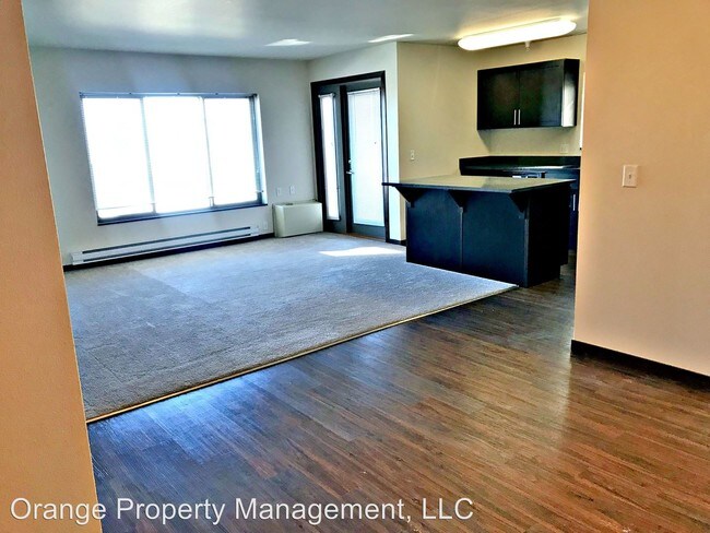 Building Photo - 1406 Main St N