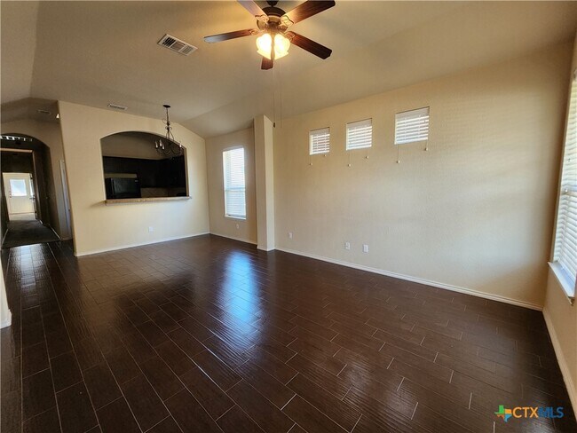 Building Photo - 538 Creekside Cir