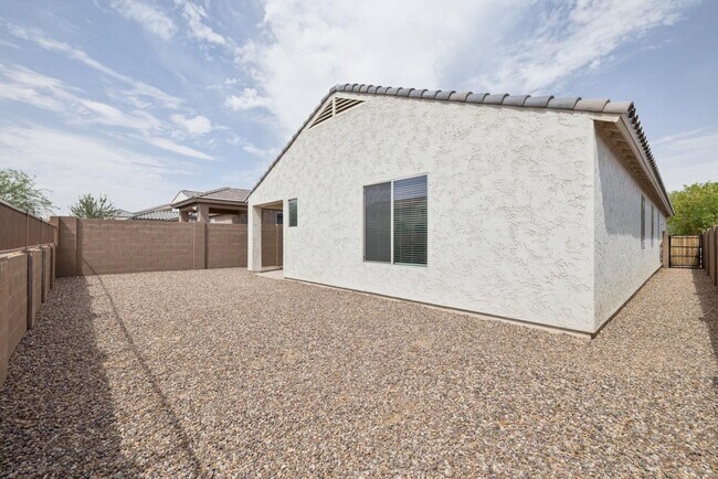 Building Photo - 32305 Daylight Dr