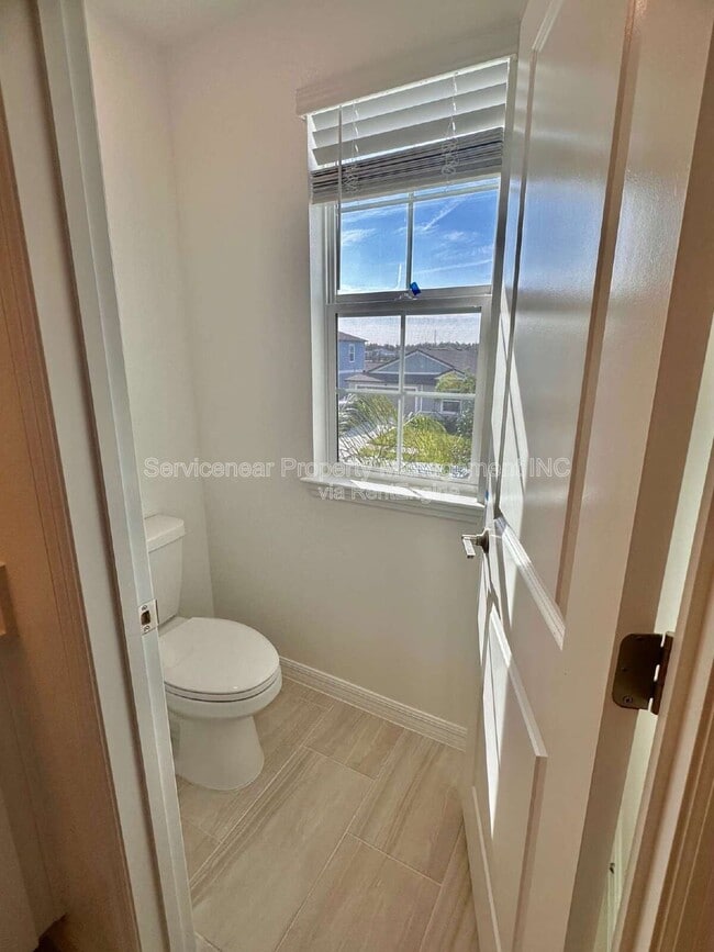 Building Photo - 8406 Blue Wave Ln E