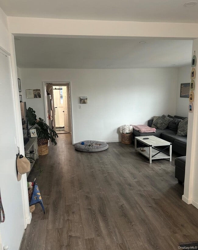 Building Photo - 555 W Broadway